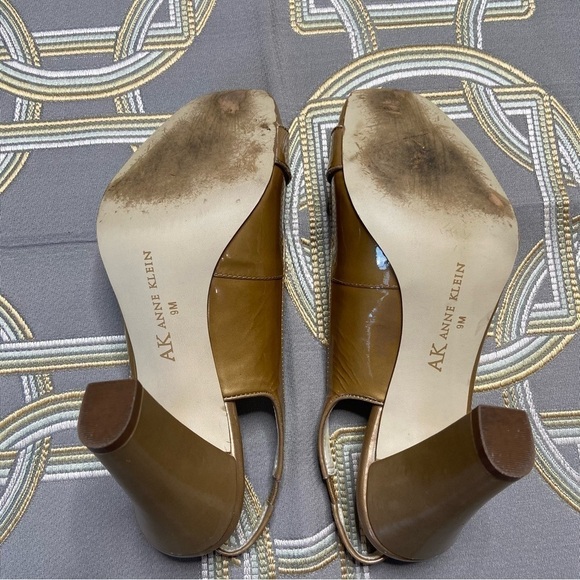 ANNE KLEIN - tawny patent leather slingback heels dark natural 9m - Picture 6 of 9